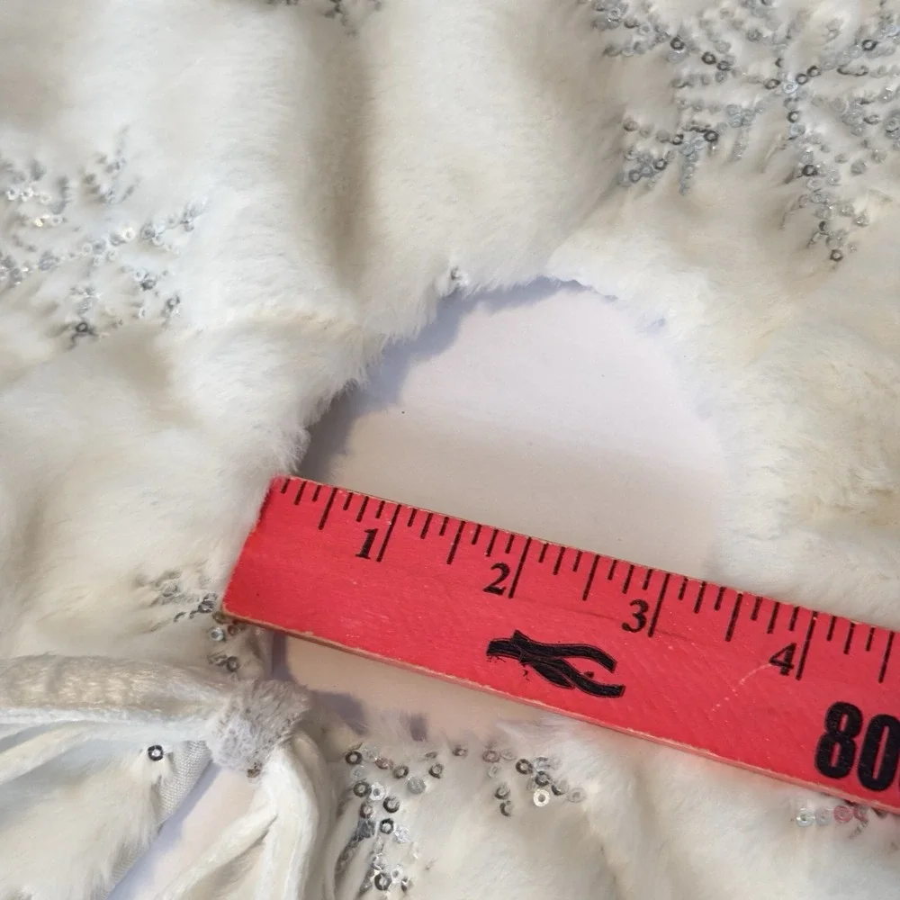 TAHARI‎ Plush Faux Fur Sequin Snowflakes Christmas Tree Skirt 47